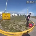 Homem invade pista de aeroporto e tenta entrar em aviões nos EUA; veja