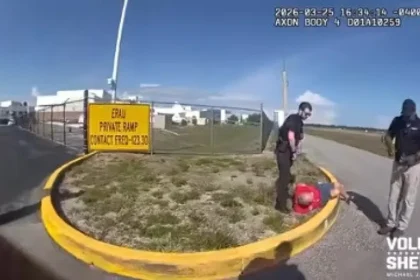 Homem invade pista de aeroporto e tenta entrar em aviões nos EUA; veja