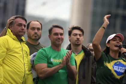 Vamos ter que resolver problemas da família Bolsonaro para ganhar as eleições, diz Valdemar