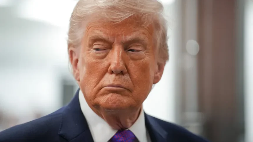 Trump avalia encerrar guerra mesmo com bloqueio no Estreito de Ormuz