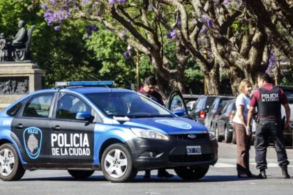 Homem é preso por manter filho de 11 anos trancado em jaula