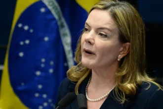 AtlasIntel: Gleisi (PT) disputa Senado do Paraná com Dallagnol (Novo) e Filipe Barros (PL)