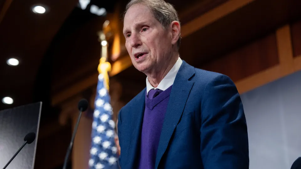 Filho de senador democrata surge em troca de e-mails com Epstein