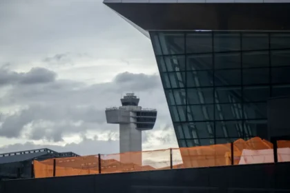 Passageira dá à luz em pleno voo: