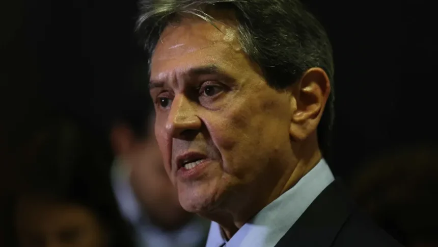 Roberto Jefferson terá de pagar R$ 200 mil a agente ferida ao prendê-lo