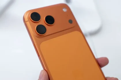 Leilão da Receita tem iPhone 17 por R$ 4.600 e guitarra Fender por R$ 500