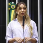 Deputada ameaça usar lei Maria da Penha contra Erika Hilton
