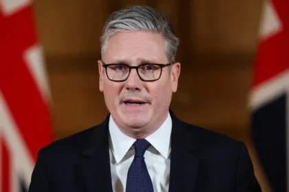 Premiê do Reino Unido diz que está farto de Trump e Putin