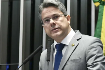 Mendes pede à PGR investigação contra senador Alessandro Vieira