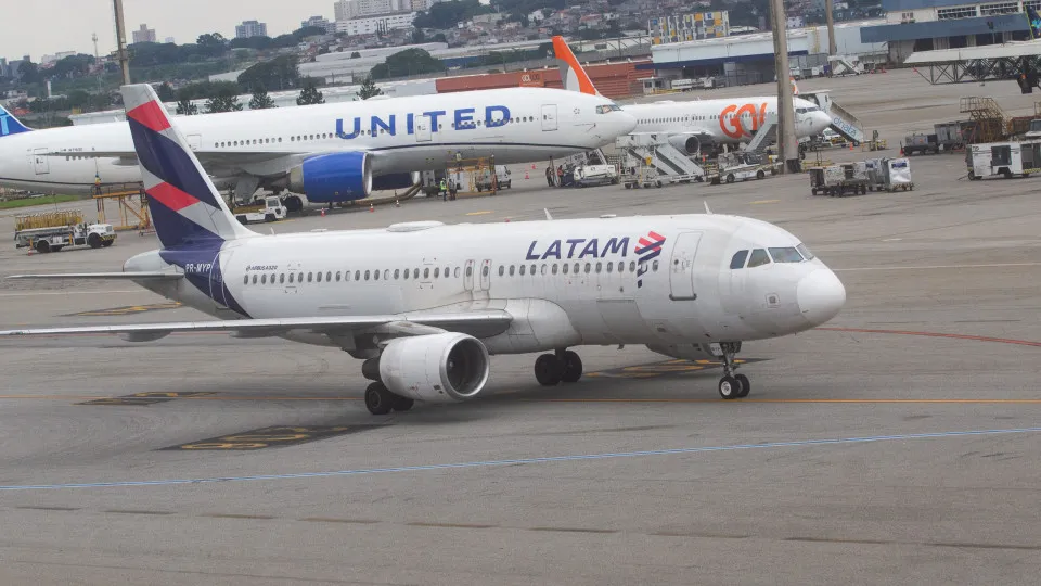 Após problemas técnicos, avião voa em círculos e precisa retornar ao aeroporto de Guarulhos