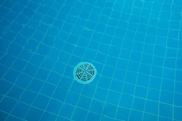 Menina de 12 anos morre após cabelo ser sugado por ralo de piscina em SP