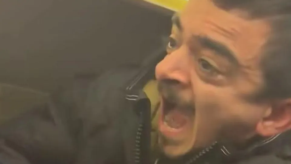 Passageiro se esconde no local das malas para não pagar passagem; veja