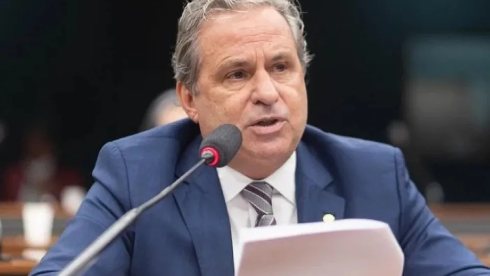 Tadeu Alencar deixa cargo de ministro do Empreendedorismo e aponta