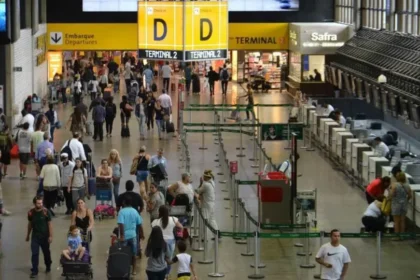 Família egípcia impedida de entrar no Brasil está confinada em aeroporto de Guarulhos há 16 dias