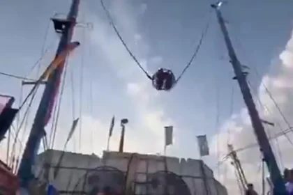 Corda de atração rompe e deixa quatro pessoas suspensas na Espanha; vídeo