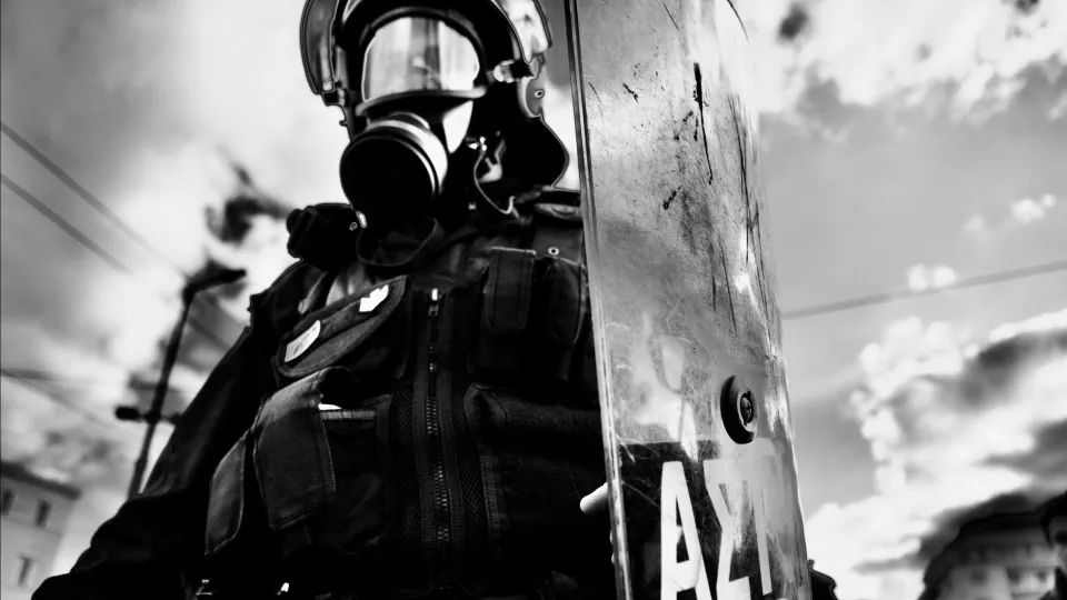 Idoso de 89 anos é preso em Atenas após ataques a tiros