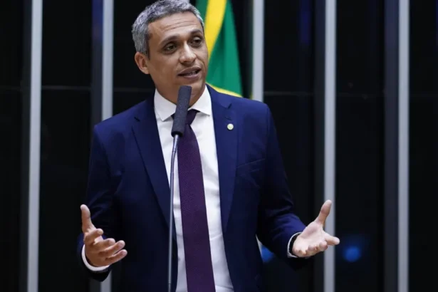 STF torna Gustavo Gayer réu sob acusação de injúria por ligar Lula a Hamas e nazismo