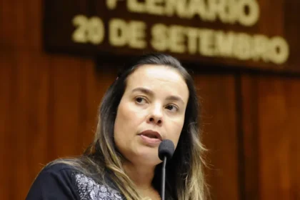 Juliana Brizola empata com Zucco no 1º turno no RS, mas ganha no 2º, aponta Genial/Quaest