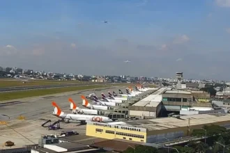 Aviões passam a 22 metros de distância e quase colidem em Congonhas