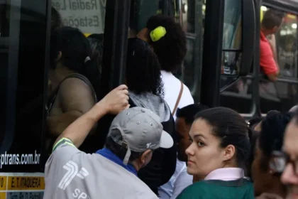Golpe da Mostarda: Saiba como evitar furto no transporte público