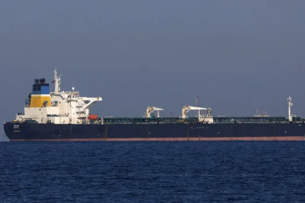 Japão adquire pela primeira vez petróleo russo desde encerramento de Ormuz