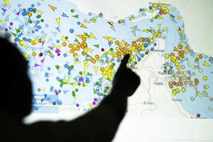 Tensão escala em Hormuz com ataques a navios e disputa entre Irã e EUA