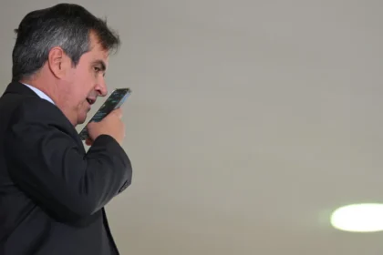 Operação contra Ciro Nogueira é vista como recado para Vorcaro em delação