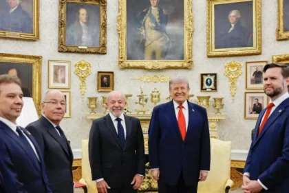 Com tarifas, guerra, Copa e