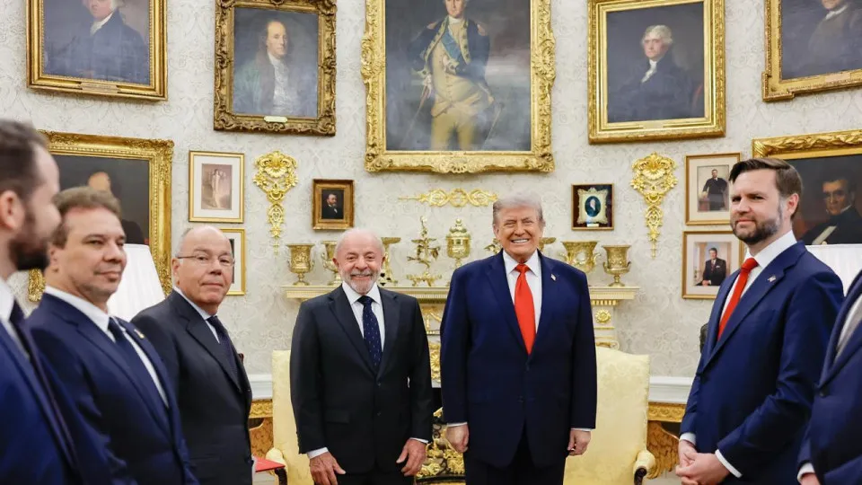 Com tarifas, guerra, Copa e