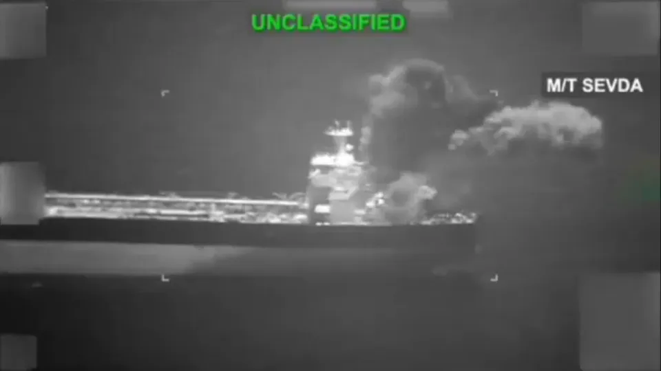 Vídeo: EUA atacam dois petroleiros iranianos.