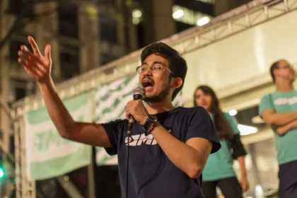 Kim Kataguiri diz que PM deveria “descer a borracha” em alunos da USP