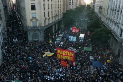 Marcha Universitária protesta contra cortes de Milei
