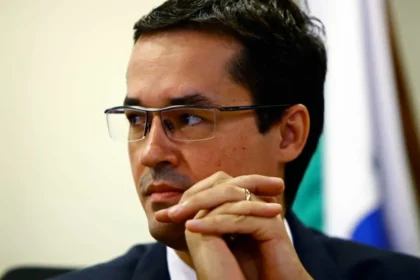 Ala do Novo ligada a Dallagnol no PR reclama de vídeo de Zema contra Flávio
