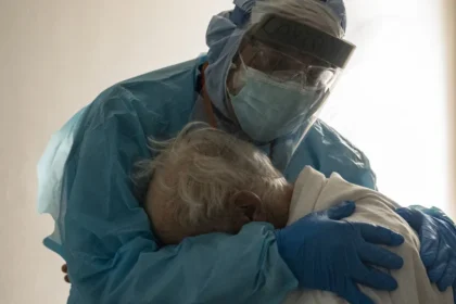 Pandemia de Covid causou 22,1 milhões de mortes, o triplo do registrado inicialmente, diz OMS