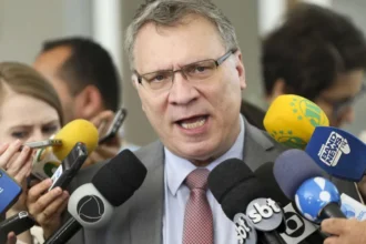 Caso Master: Advogado deixa defesa de ex-presidente do BRB