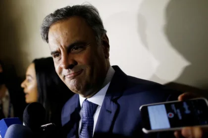 PSDB discute lançar Aécio Neves à Presidência para aproveitar desgaste de Flávio Bolsonaro