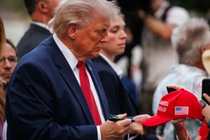 Trump diz que negociações com Irã estão “por um fio”