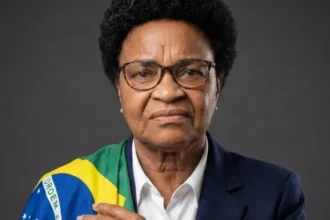 Brasil tem 18 perfis de IA comentando política, mas maioria esconde isso