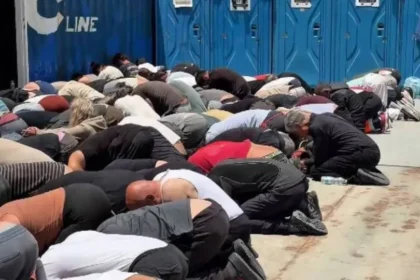 Israel deporta ativistas após vídeo do grupo amarrado e ajoelhado causar crise diplomática