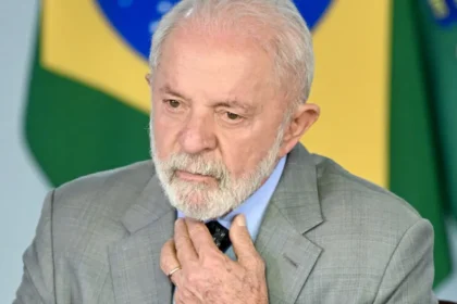 Lula omitiu até de amigos que precisaria de radioterapia e tenta mostrar vitalidade para eleição