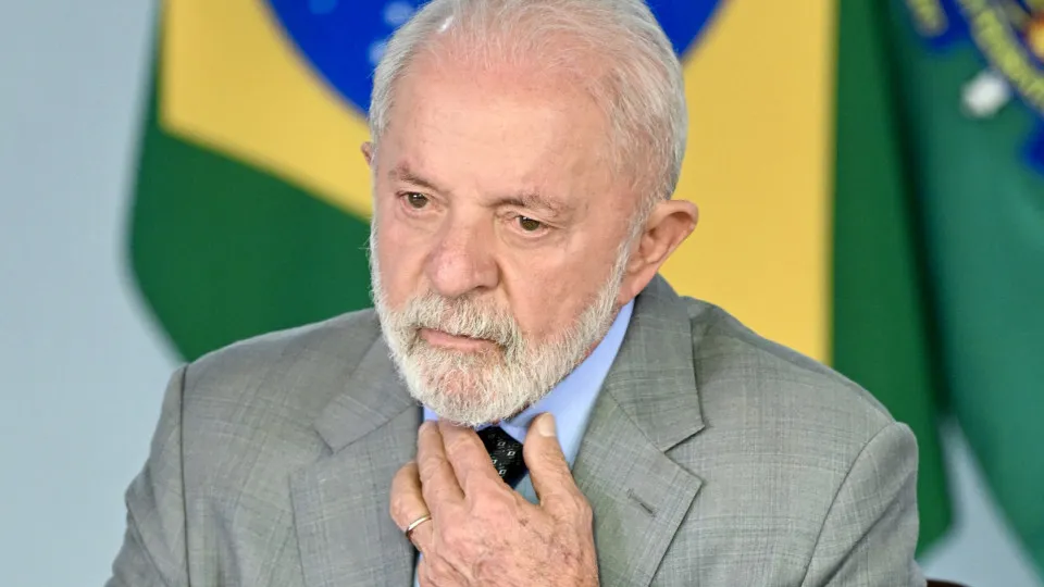 Lula omitiu até de amigos que precisaria de radioterapia e tenta mostrar vitalidade para eleição