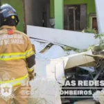 Avião cai em área residencial de Nova Iguaçu, no Rio, e piloto morre