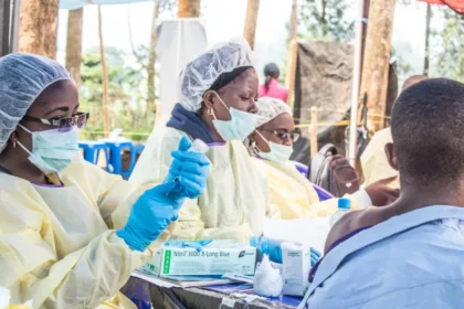 Chefe da OMS diz que 5 pacientes se recuperaram de tipo raro de ebola no Congo
