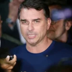 Após ação policial em SP, Flávio fala em perseguição estatal a