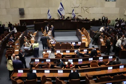 Deputados de Israel aprovaram 1.ª votação para a dissolução do parlamento