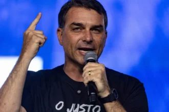 Flávio é responsabilizado por ameaça ao Pix e tarifaço em 8 de cada 10 mensagens opinativas, diz levantamento