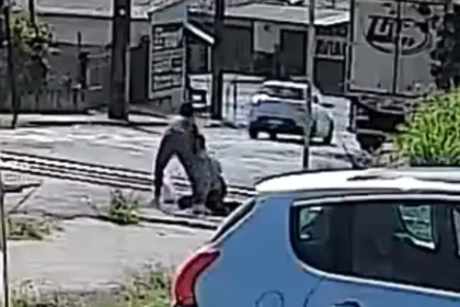 Professora salva homem de atropelamento em ferrovia e relata
