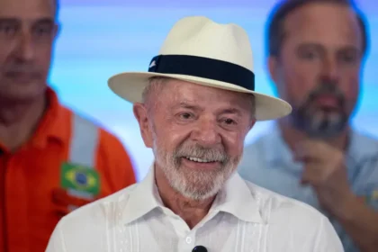 Fadiga eleitoral desafia Lula, 80, terceiro governante há mais tempo no poder no Brasil