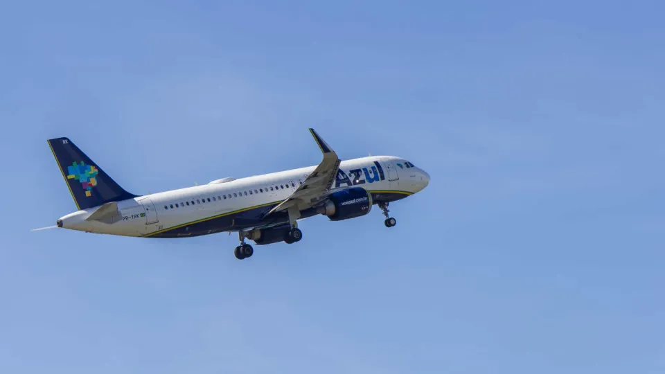 Voo da Azul para os EUA retorna a Campinas (SP) por