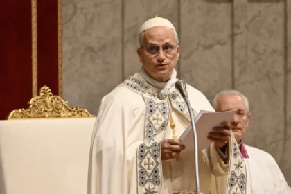 Papa Leão 14 chega à Sagrada Família, em Barcelona, para inauguração de torre